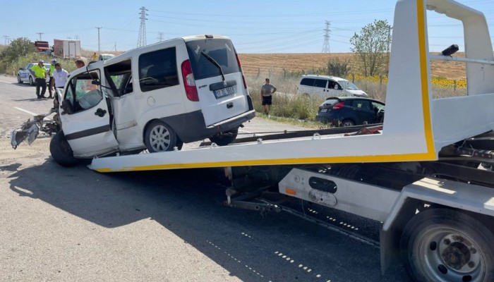 Gelibolu’da feci kaza, araçlar kafa kafaya çarpıştı: 2 ölü