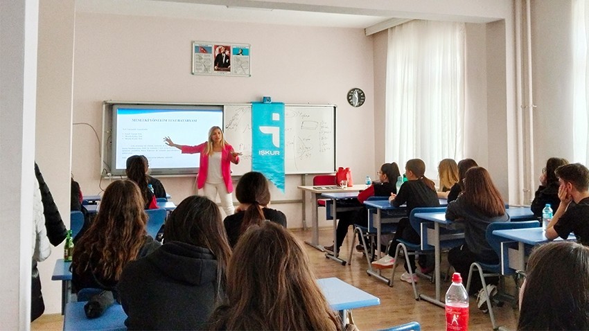 İŞKUR’DAN YENİCE’DEKİ ÖĞRENCİLERE KARİYER PLANLAMA DESTEĞİ