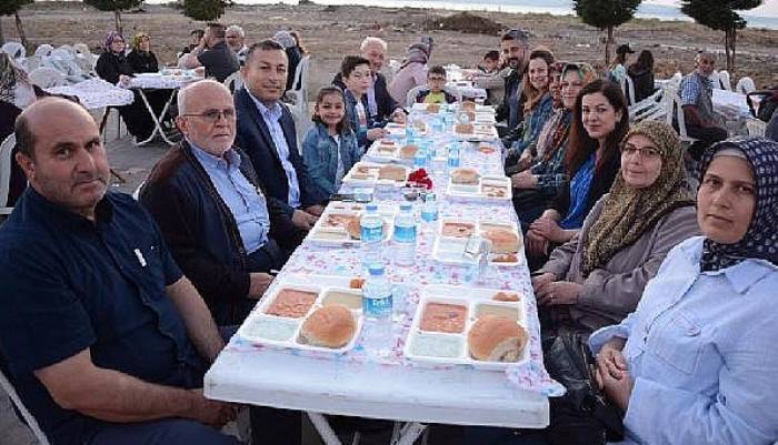 Lapseki Belediyesi'nin sokak iftarları devam ediyor