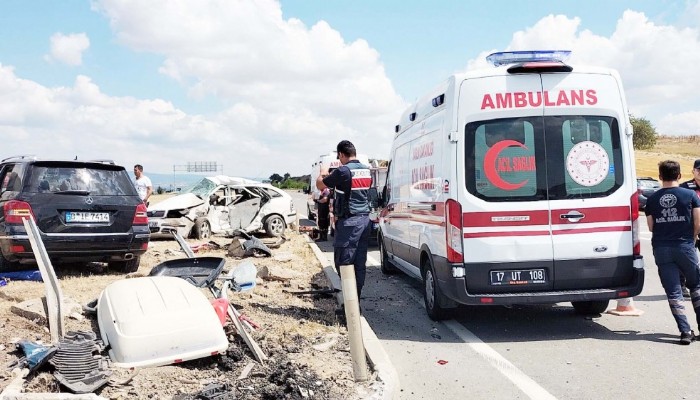 Gelibolu’da feci kazada, 2 kişi hayatını kaybetti