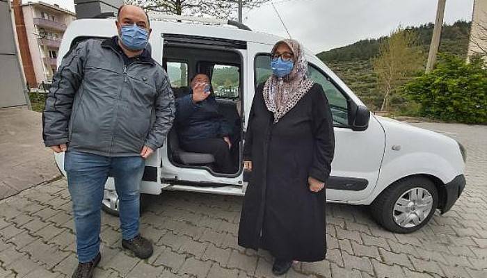 Çan'da koronayı yenen dede, kızı ve torunu alkışlarla taburcu oldu