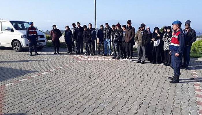 Çanakkale'de 42 kaçak göçmen ve 2 organizatör yakalandı