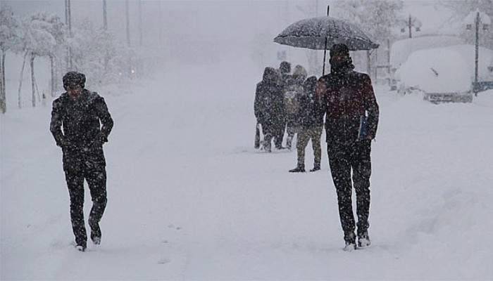  Van’da yoğun kar yağışı nedeniyle okullar tatil