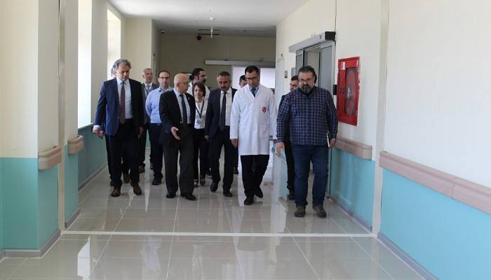 Rektör Prof. Dr.Sedat Murat'tan, Saglik Uygulama ve Araştirma Hastanesine Ziyaret