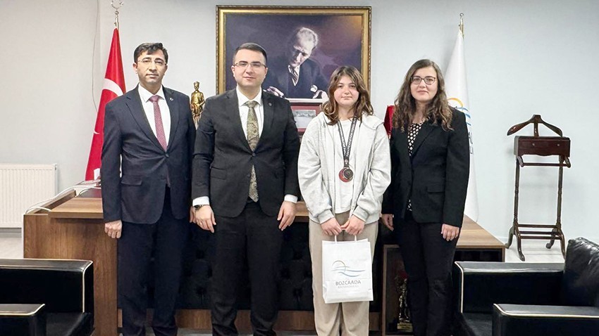 Türkiye 4’üncüsü Ada Akbaş’a Kaymakamlık makamında tebrik