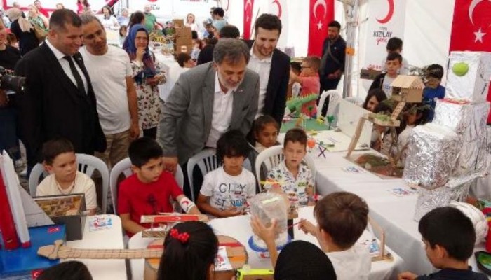 ATIK MALZEMELERDEN HAYALLERİNDEKİ OYUNCAKLARI YAPTILAR