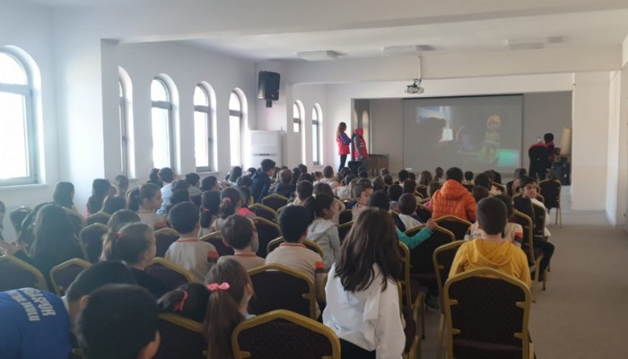 MİNİKLER KIZILAYIN FAALİYETLERİNİ ÖĞRENDİ