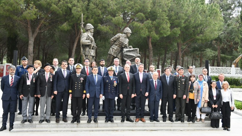 Çanakkale Kara Savaşlarının 109. Yıl Anma Töreni Uluslararası Katılımla Gerçekleşti