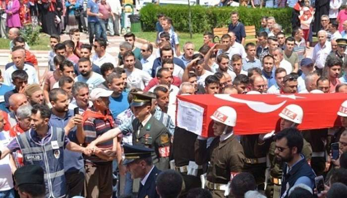 Şehit Uzman Çavuş Erkut’un cenazesi son yolculuğuna uğurlandı