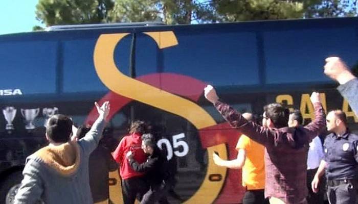  Galatasaray otobüsüne saldırı