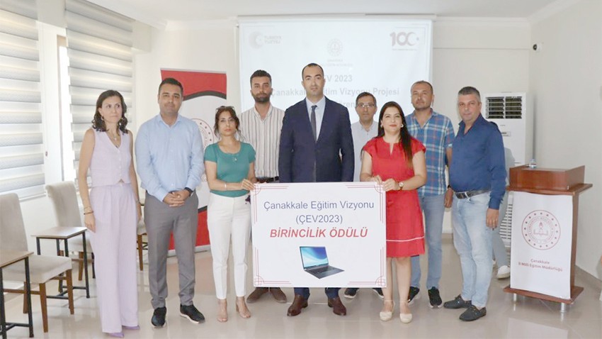 Dereceye giren okullara ödülleri törenle verildi