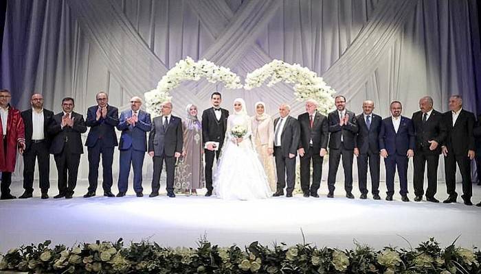 Rektör kızını evlendirdi