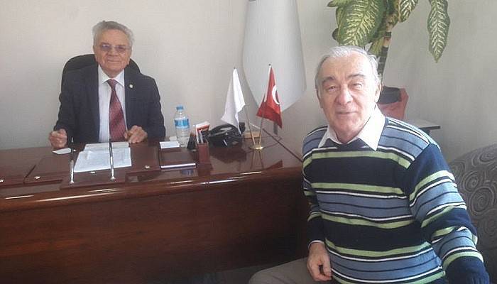 Eğitim gönüllüsü Levent Dağcı'dan defter ve kırtasiye malzemesi