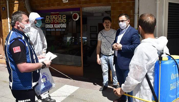 Biga Belediyesi berber ve kuaförleri dezenfekte etti