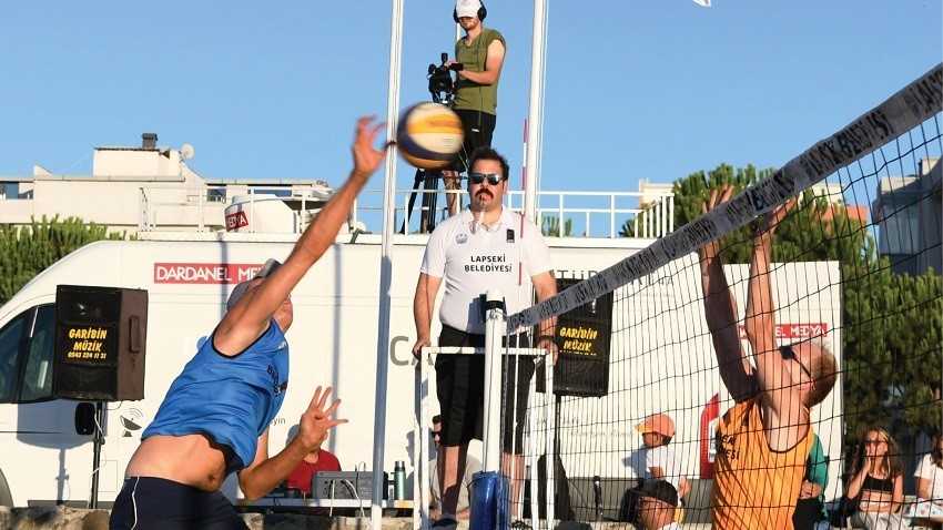 Lapseki Belediyesi Plaj Voleybolu Turnuvası heyecanı başladı