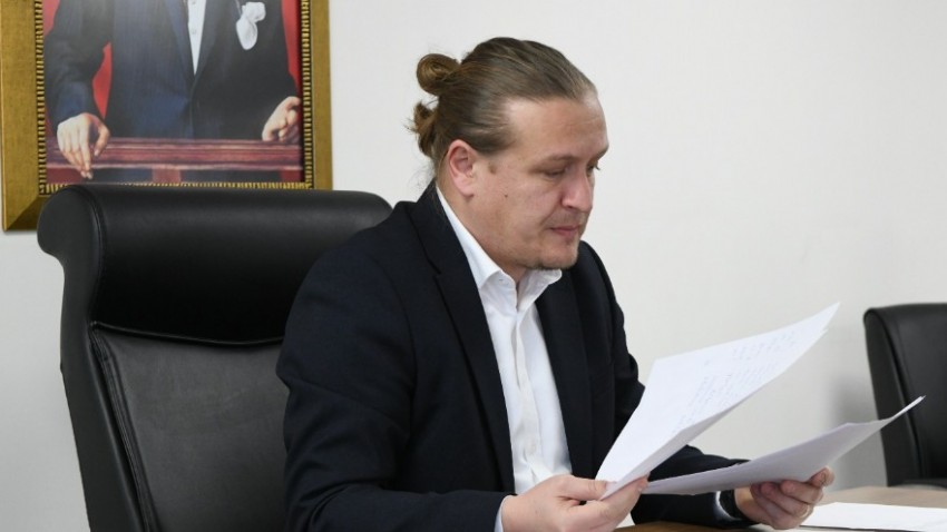 Lapseki Belediye Meclisi Şubat Ayı Gündemi: Mesai Ücretleri ve Sosyal Yardım Yönetmeliği Değişikliği