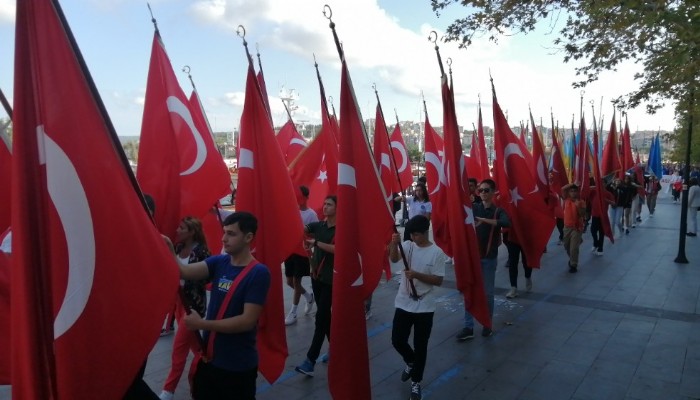 Okul zilleri öğrenciler için çaldı