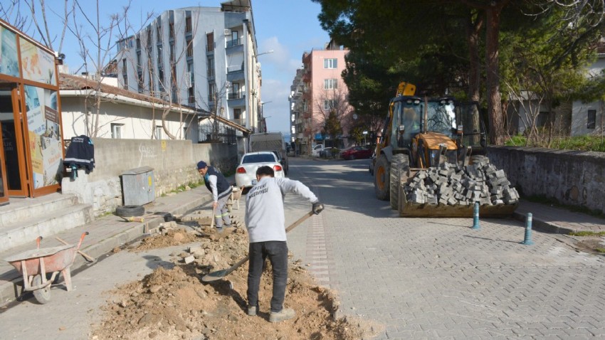 Lapseki'de Belediye Ekipleri Hızla Çalışmalarını Sürdürüyor