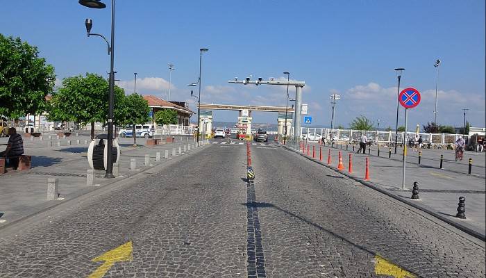 Çanakkale iskelesindeki uzun araç kuyrukları son buldu (VİDEO)