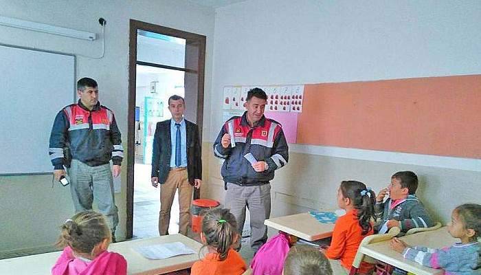Jandarma Trafik Timlerinden İlkokul öğrencilerine eğitim 