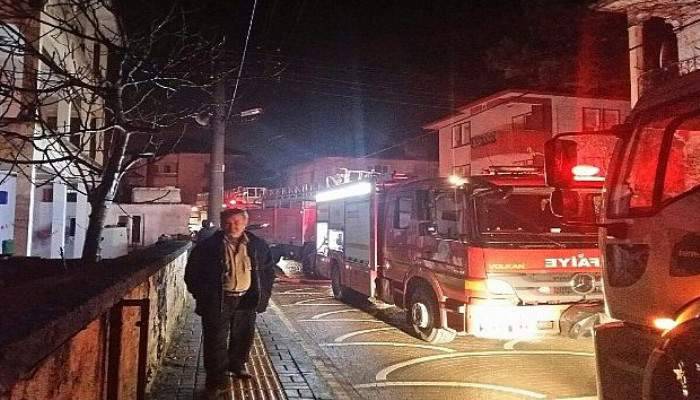 Bartın'da ahşap ev alevlere teslim oldu