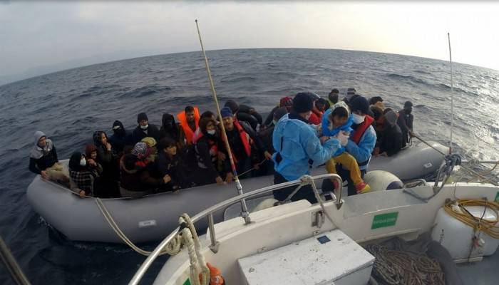 Ayvacık açıklarında 54 göçmen kurtarıldı