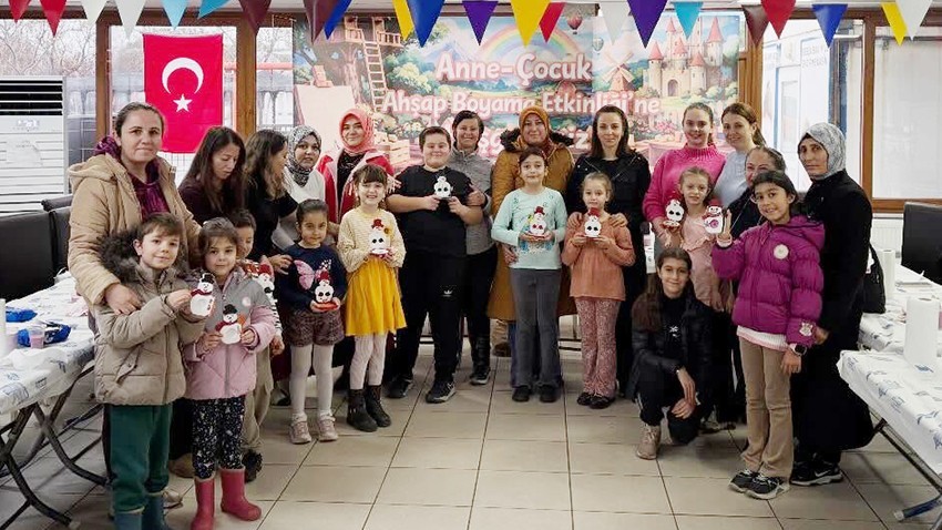 Lapseki’de Anne-Çocuk Ahşap Boyama Etkinliği Düzenlendi