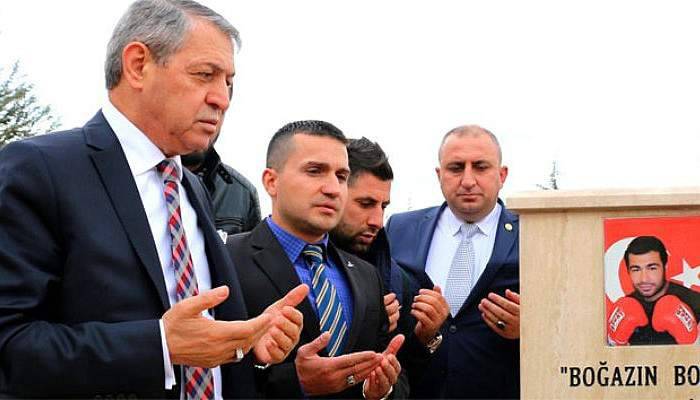 Sinan Şamil Sam, kabri başında anıldı