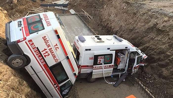 Ambulanslar köprüden uçtu: 4 yaralı