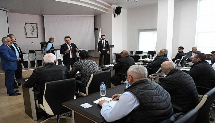 Çanakkale'de şoför adayları yazılı ve uygulamalı sınavdan geçti