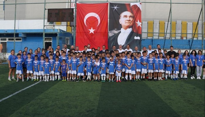 BİGASPOR YAZ FUTBOL OKULUNDA MADALYALI KAPANIŞ TÖRENİ