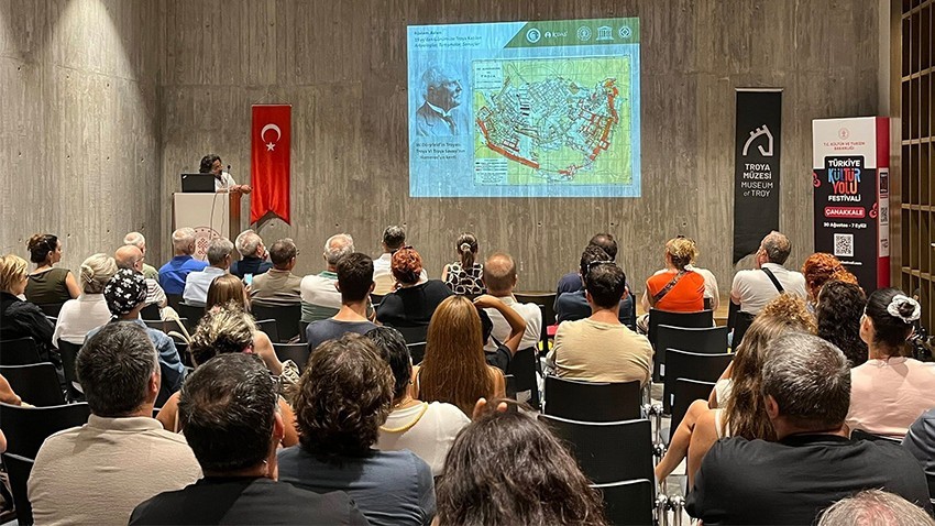 Troas Sempozyumu’nun İlk Günü Tamamlandı