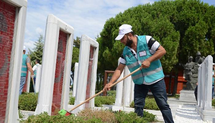 Şehitler Abidesi ve 57. Alay Şehitliğinde 15 Temmuz temizliği