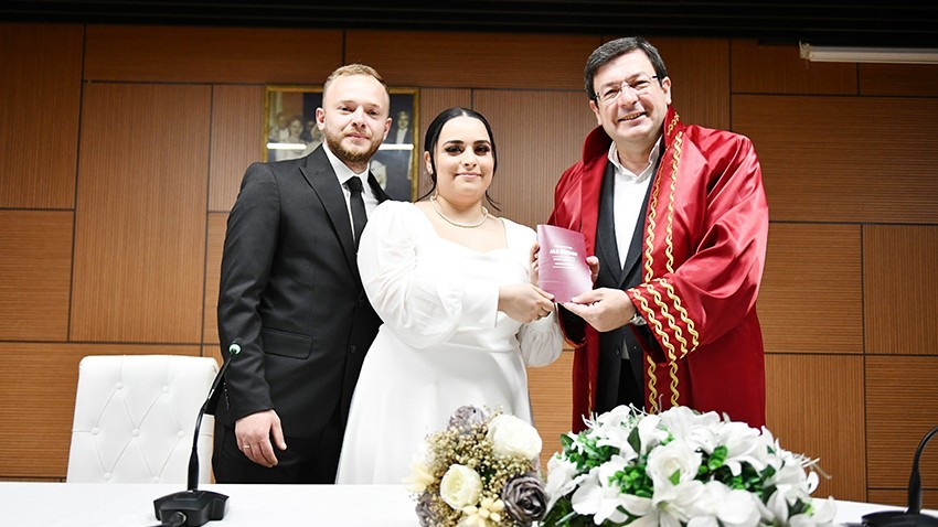 Başkan Erkek ilk nikahını kıydı