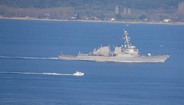 ABD savaş gemisi Çanakkale Boğazı’ndan geçti (VİDEO)