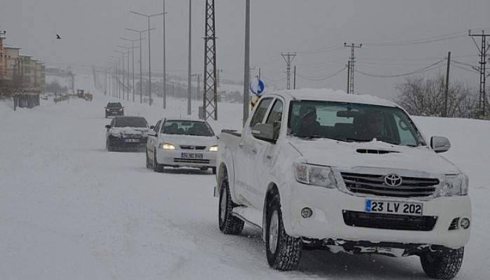  100 araç karda mahsur kaldı