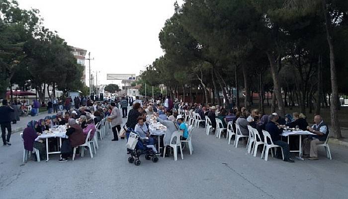 Gelibolu'da Sokak İftarları Devam Ediyor