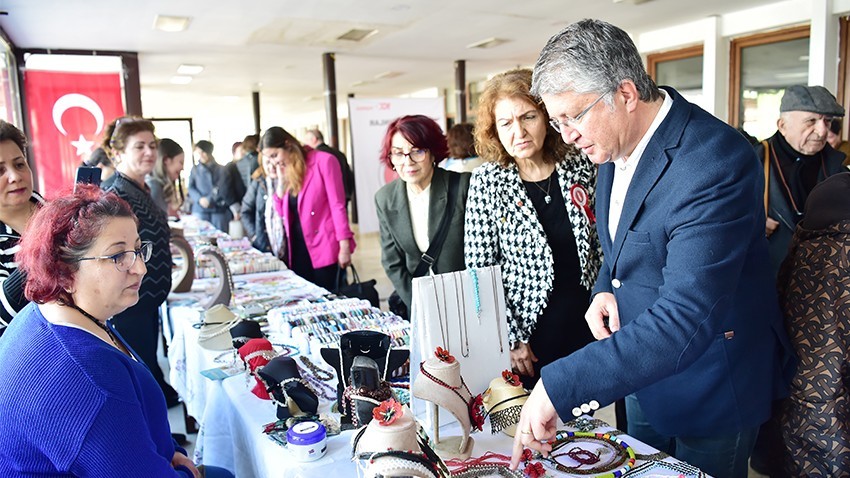 Mutluay, Kadınlar Birliğinin 100. Yıl Sergisine Katıldı