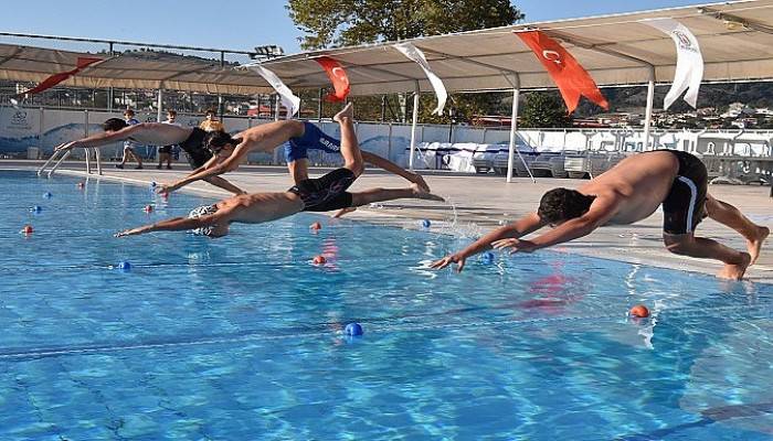  'Çan Belediyesi Milli Mücadelenin 100. Yılı Yüzme Yarışları' tamamlandı