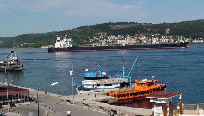 300 metrelik dev tanker Çanakkale Boğazı'nı kapattı (VİDEO)