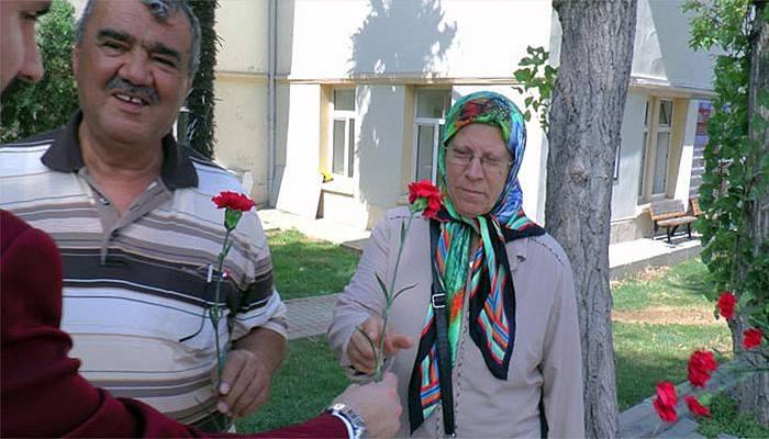 GATA’nın ilk sivil hastaları çiçeklerle karşılandı