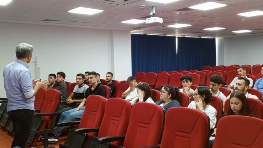 Biga MYO’da Yeni Öğrencilere Üniversite Hayatının Rotası Çizildi