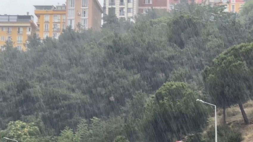  İstanbul’da sağanak yağış etkili oldu