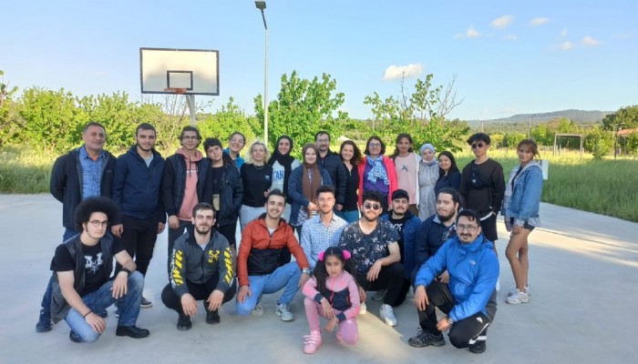 Fotoğrafçılık ve Kameramanlık öğrencileri 19 Mayıs’ı piknikle kutladı