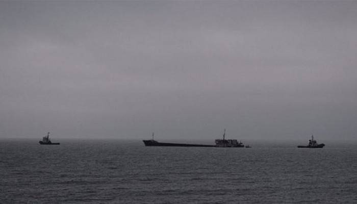 Zeytinburnu açıklarına gemi yan yattı