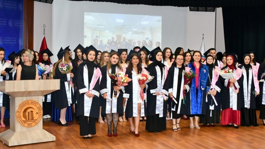 ÇOMÜ Sağlık Hizmetleri Meslek Yüksekokulu’nda Mezuniyet Coşkusu 