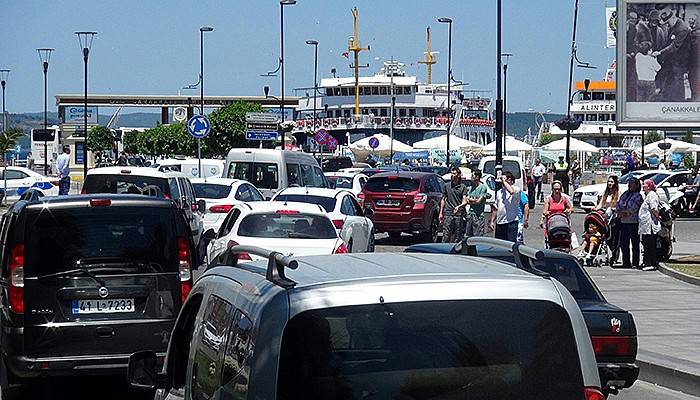 Çanakkale'de bayram kuyruğu devam ediyor (VİDEO)