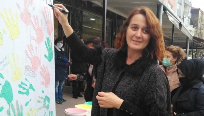 Lapseki CHP’de Kadın Kolları Başkanı Özdil’in istifası gündem oldu