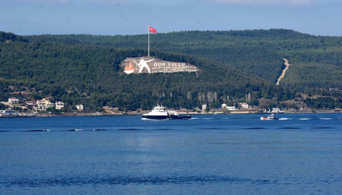 Rus askeri römorkörü, Çanakkale Boğazı'ndan geçti (VİDEO)