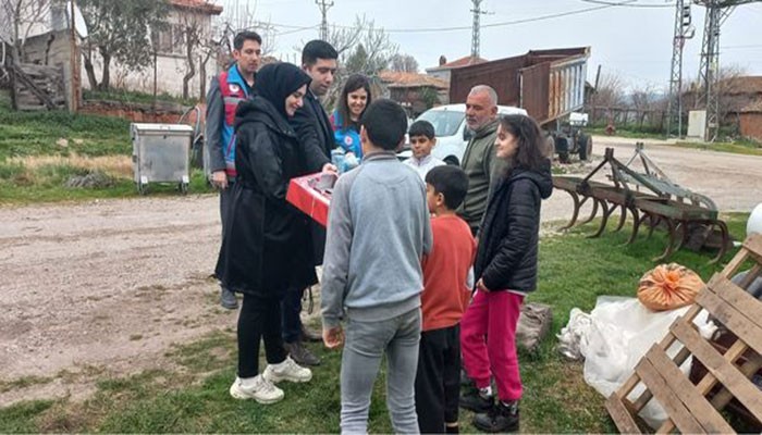 Kaymakam Alper Taş, Depremzede Aileleri Ziyaret Etti